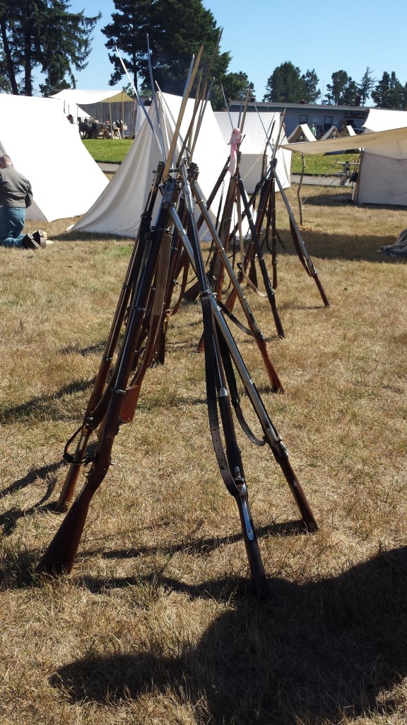PHOTO 4 Rifles resting